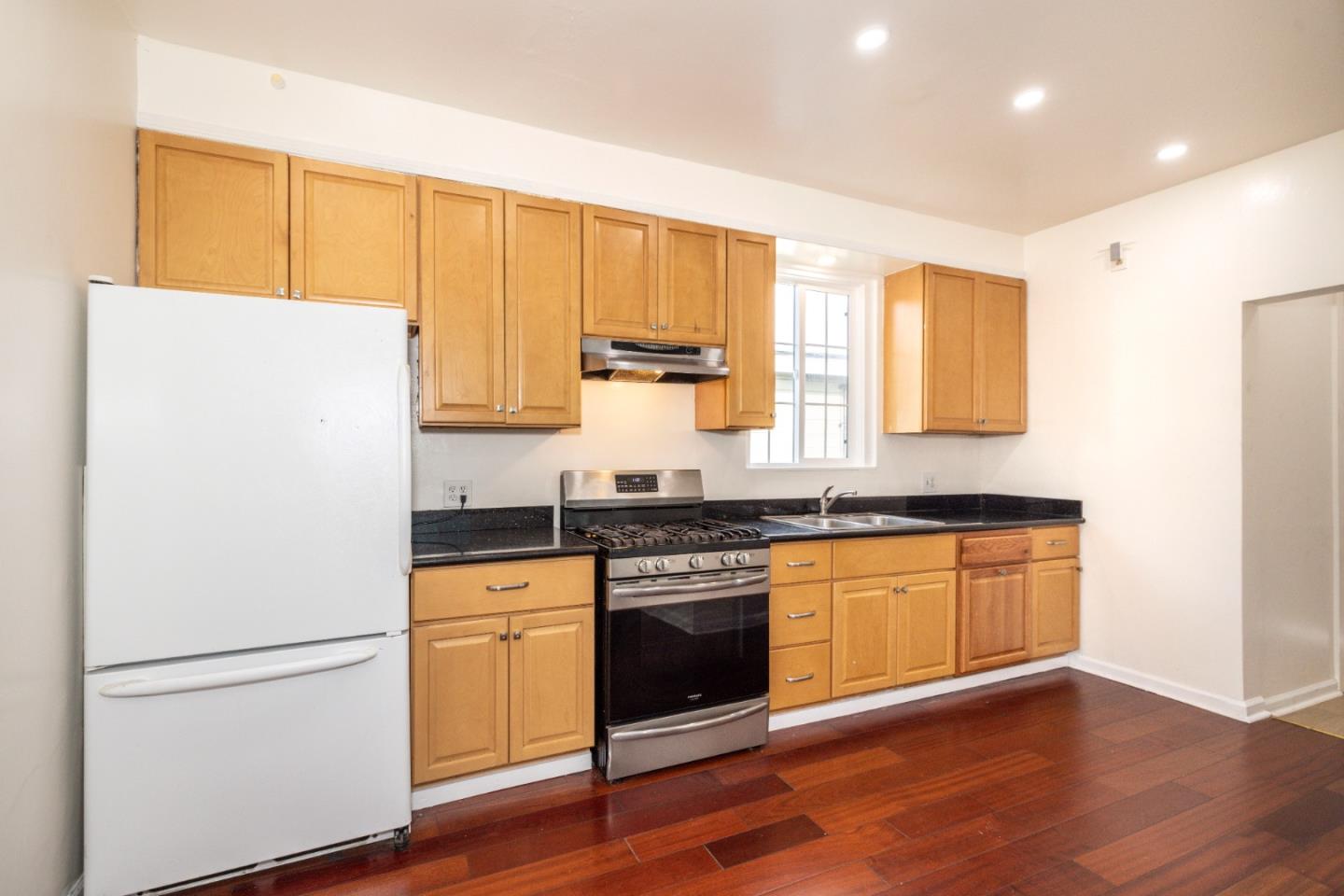 Detail Gallery Image 6 of 20 For 620 22nd St, Richmond,  CA 94801 - 3 Beds | 2 Baths