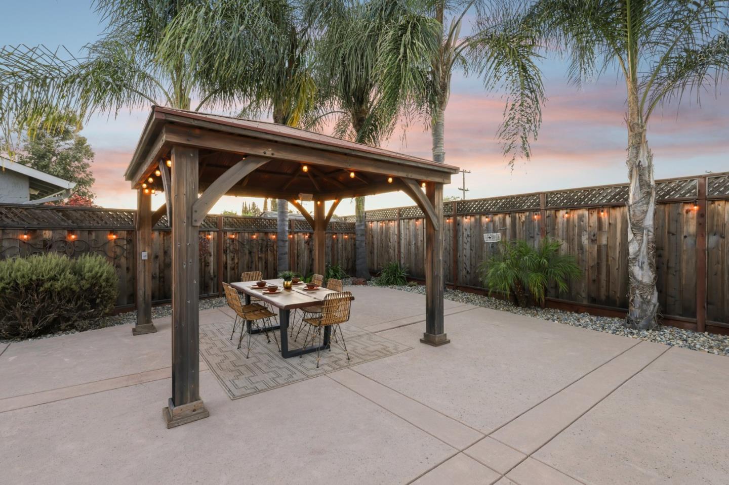 Detail Gallery Image 2 of 27 For 4220 Corte De Tebaldi, San Jose,  CA 95118 - 4 Beds | 2/1 Baths