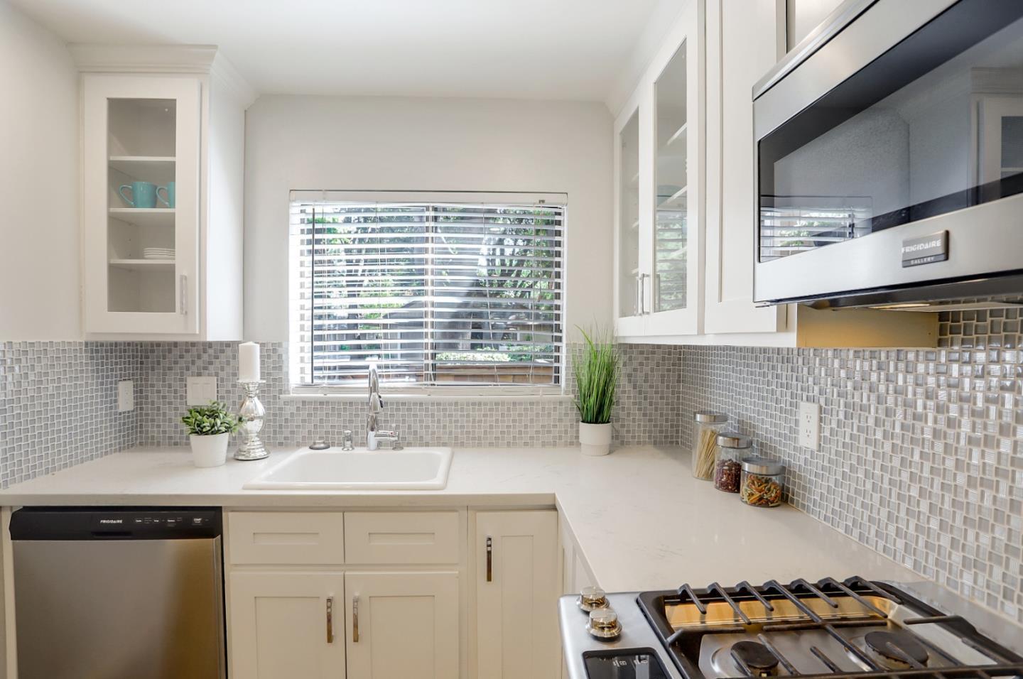 Detail Gallery Image 10 of 28 For 545 Cassatt Way, San Jose,  CA 95125 - 3 Beds | 2/1 Baths