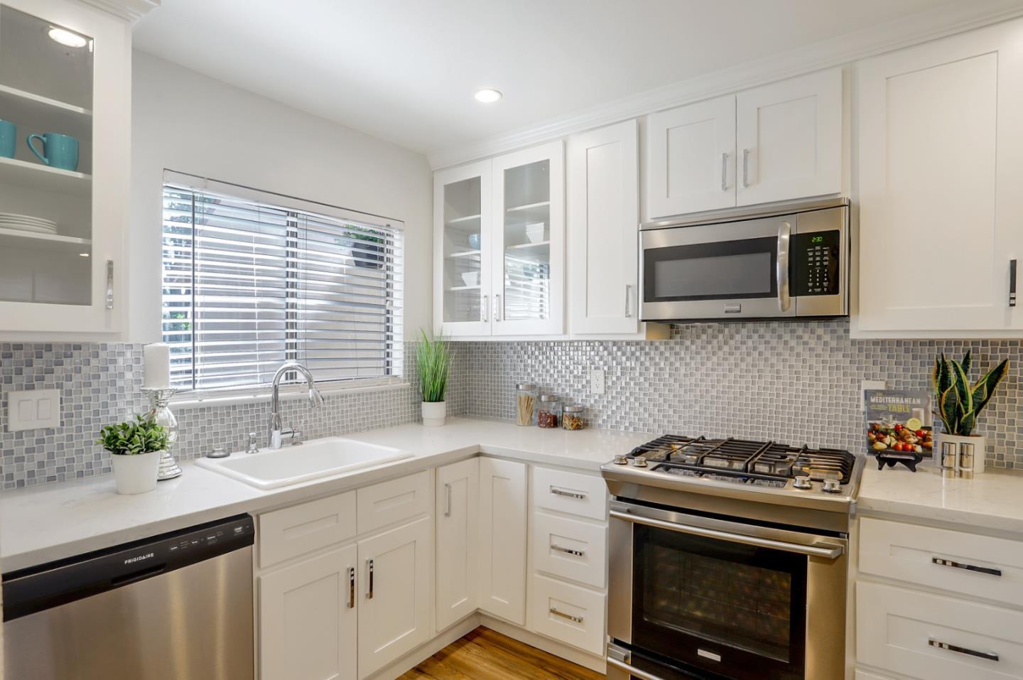 Detail Gallery Image 9 of 28 For 545 Cassatt Way, San Jose,  CA 95125 - 3 Beds | 2/1 Baths