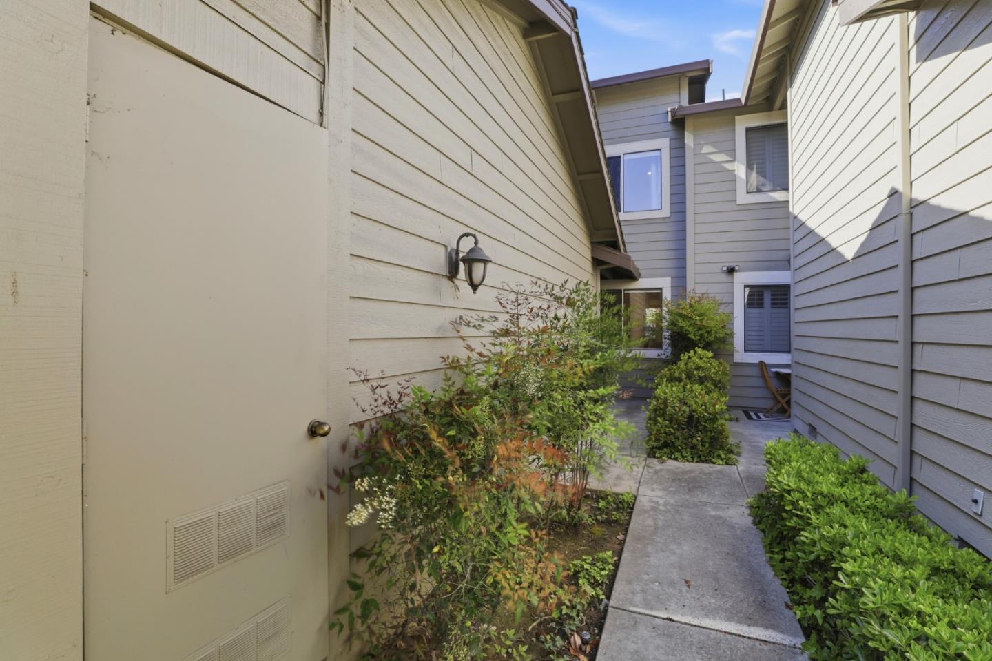 Detail Gallery Image 3 of 37 For 81 Frontier Trail Dr, San Jose,  CA 95136 - 3 Beds | 2/1 Baths