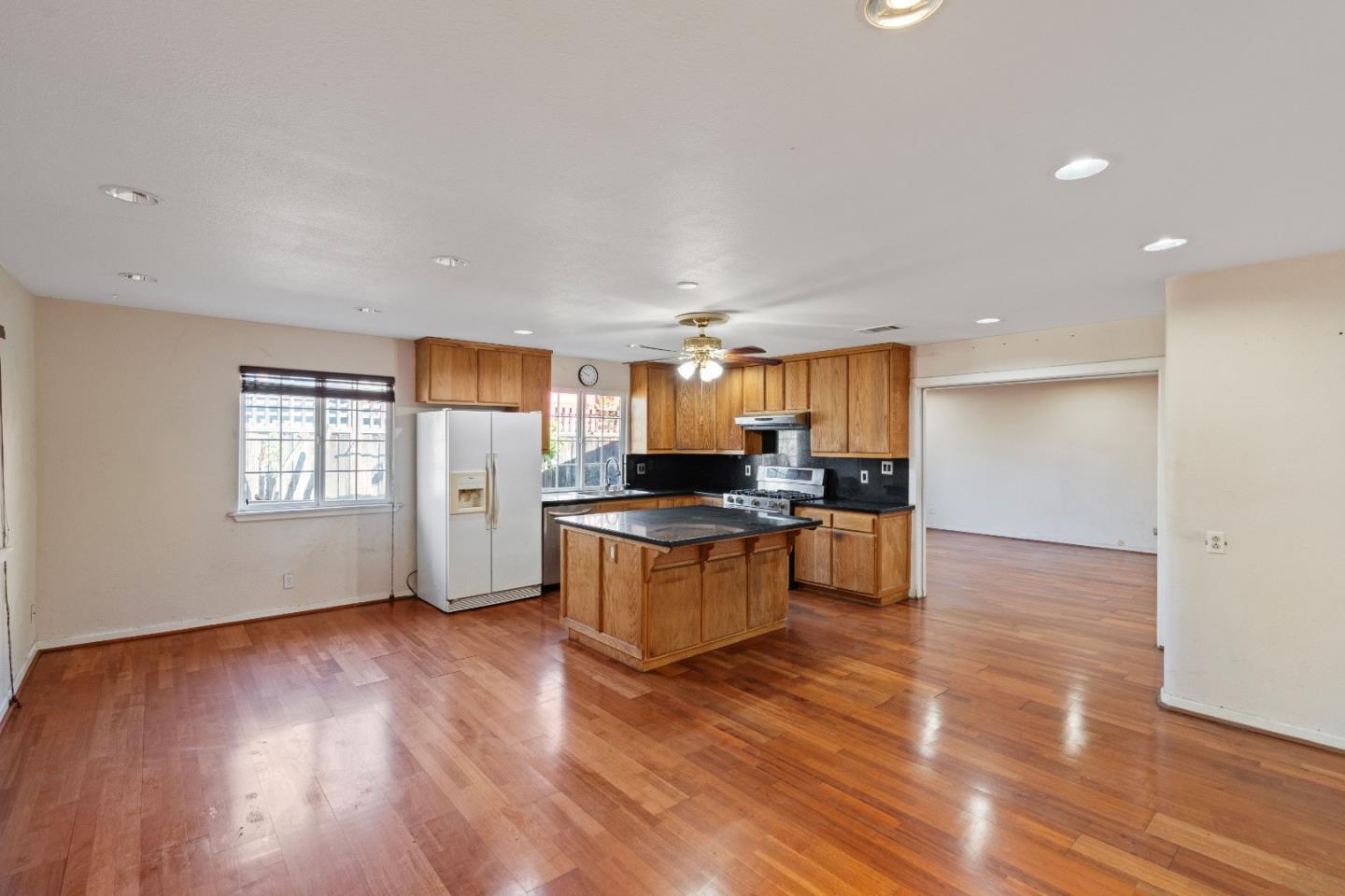 Detail Gallery Image 3 of 53 For 1137 Champagne Ln, San Jose,  CA 95132 - 3 Beds | 2 Baths