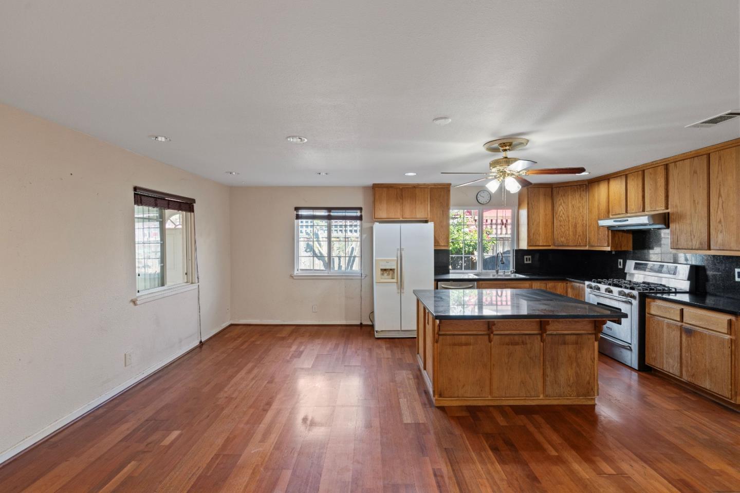 Detail Gallery Image 5 of 53 For 1137 Champagne Ln, San Jose,  CA 95132 - 3 Beds | 2 Baths