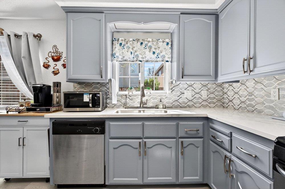 Detail Gallery Image 11 of 52 For 500 Ronan Ave, Gilroy,  CA 95020 - 5 Beds | 3 Baths