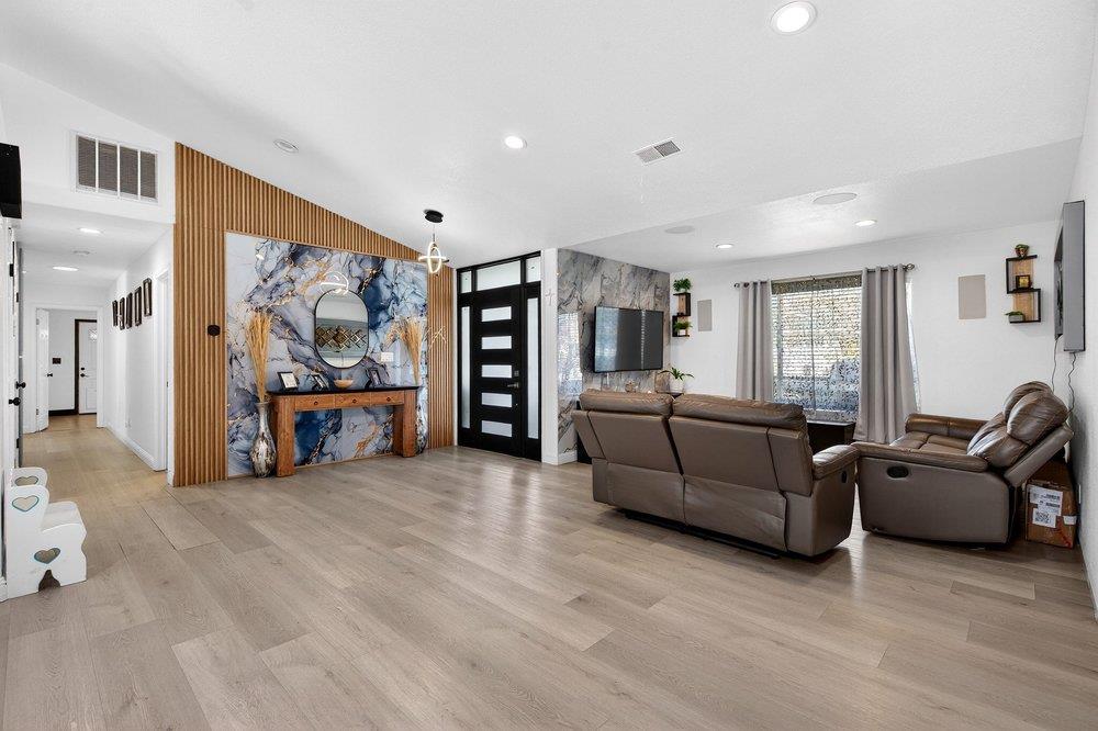 Detail Gallery Image 7 of 52 For 500 Ronan Ave, Gilroy,  CA 95020 - 5 Beds | 3 Baths