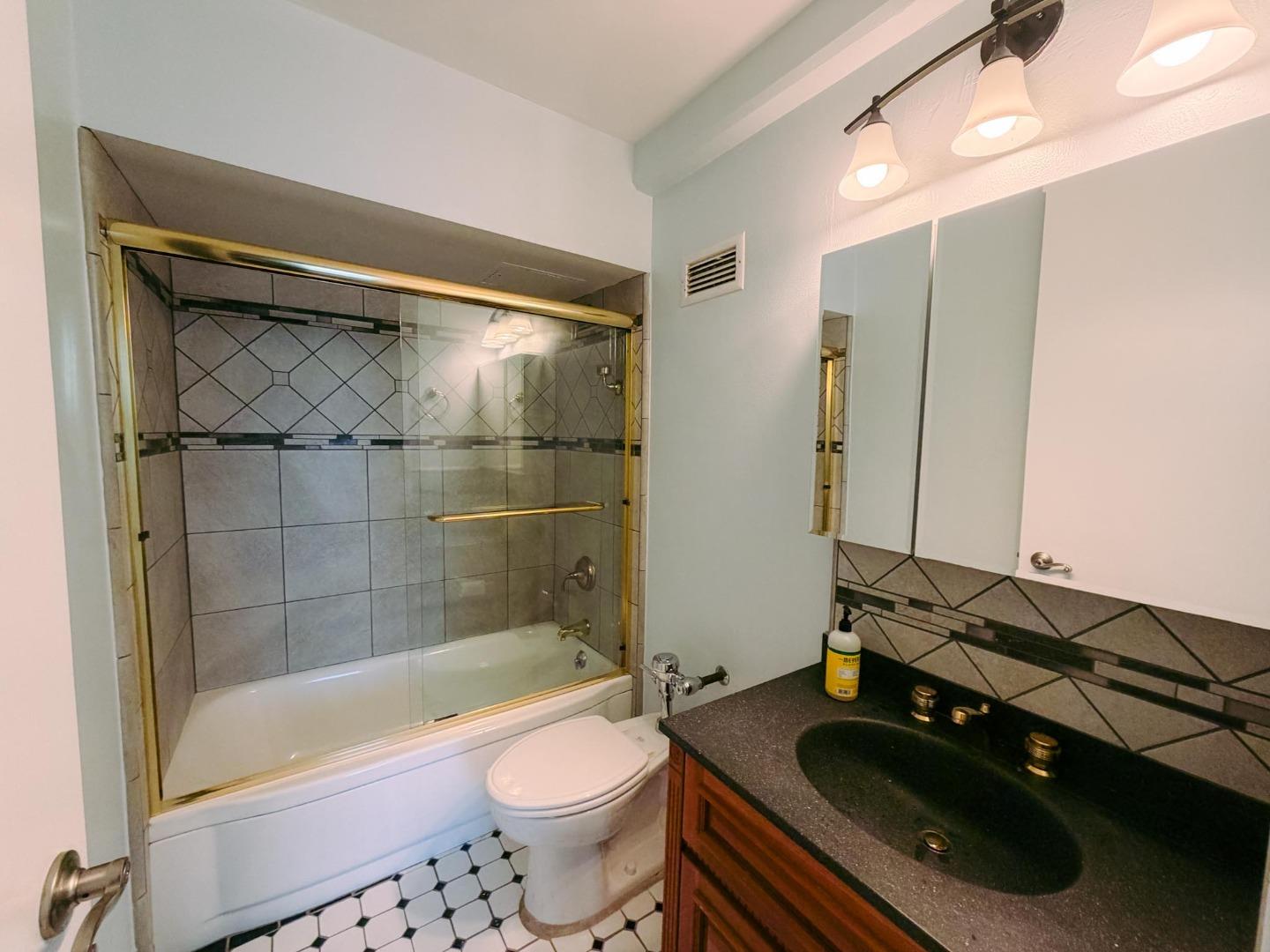 Detail Gallery Image 20 of 24 For 66 Cleary Ct #1206,  San Francisco,  CA 94109 - 3 Beds | 2 Baths