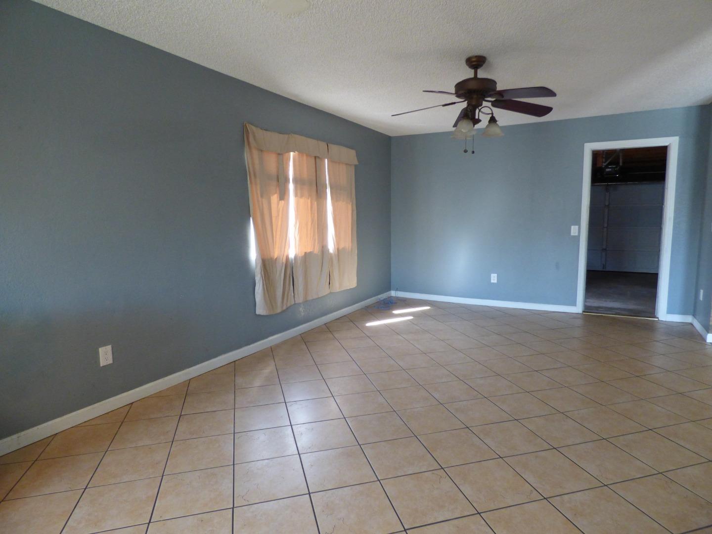 Detail Gallery Image 10 of 18 For 5850 E Ramona Ave, Fresno,  CA 93727 - 4 Beds | 2 Baths