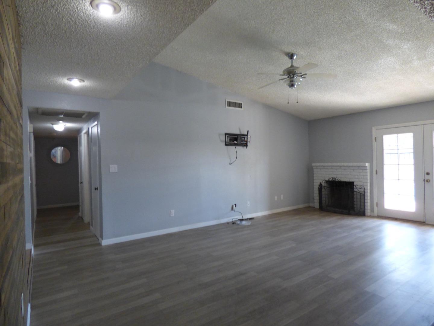 Detail Gallery Image 16 of 18 For 5850 E Ramona Ave, Fresno,  CA 93727 - 4 Beds | 2 Baths