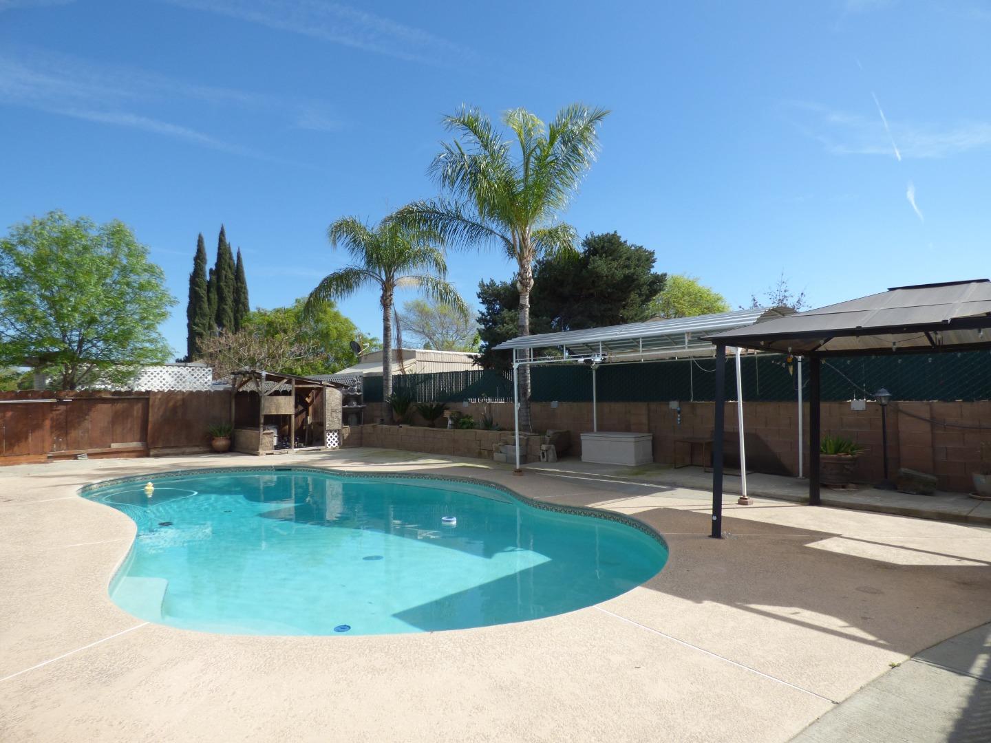 Detail Gallery Image 17 of 18 For 5850 E Ramona Ave, Fresno,  CA 93727 - 4 Beds | 2 Baths