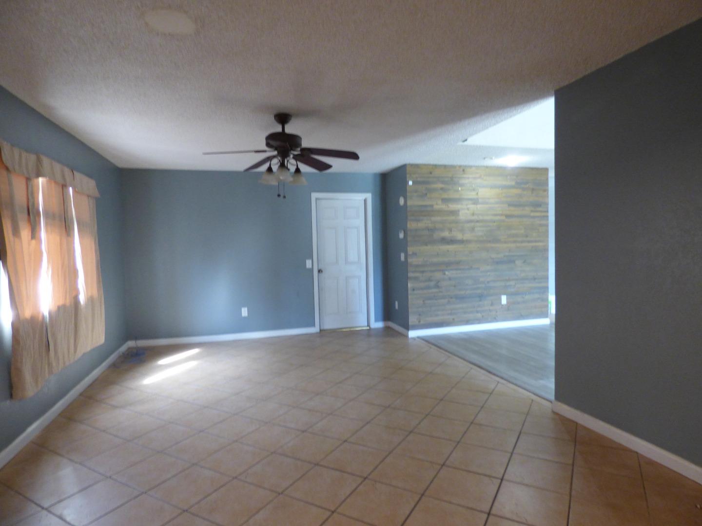 Detail Gallery Image 5 of 18 For 5850 E Ramona Ave, Fresno,  CA 93727 - 4 Beds | 2 Baths