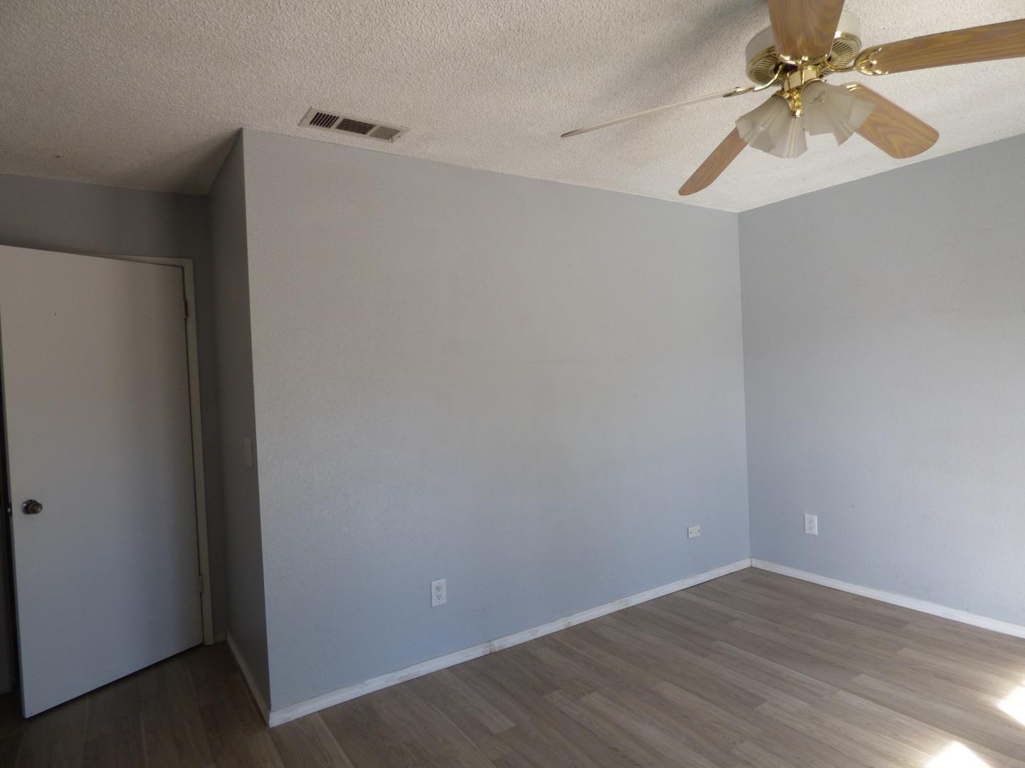 Detail Gallery Image 6 of 18 For 5850 E Ramona Ave, Fresno,  CA 93727 - 4 Beds | 2 Baths