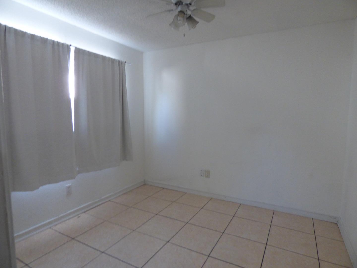 Detail Gallery Image 7 of 18 For 5850 E Ramona Ave, Fresno,  CA 93727 - 4 Beds | 2 Baths