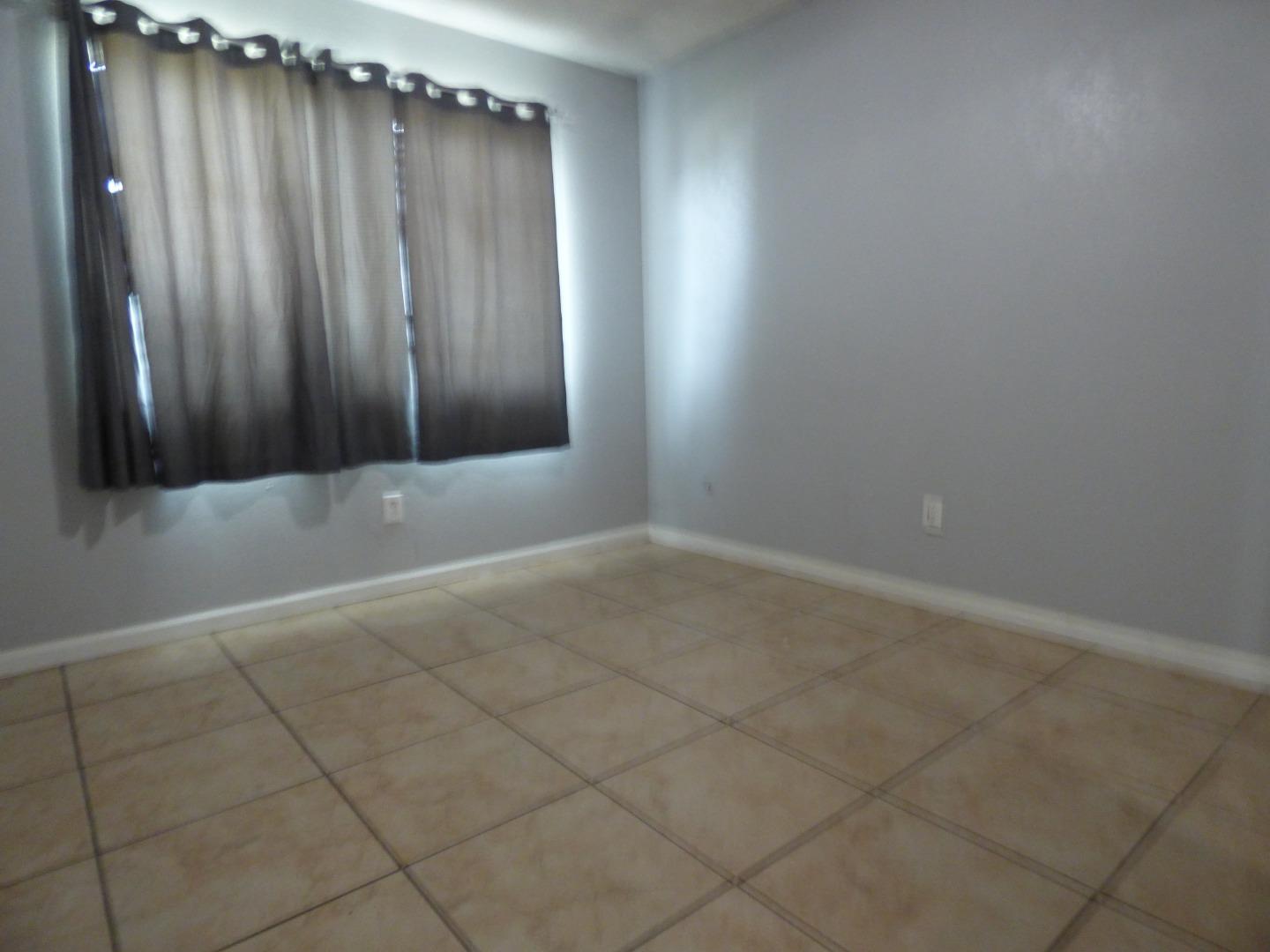 Detail Gallery Image 8 of 18 For 5850 E Ramona Ave, Fresno,  CA 93727 - 4 Beds | 2 Baths