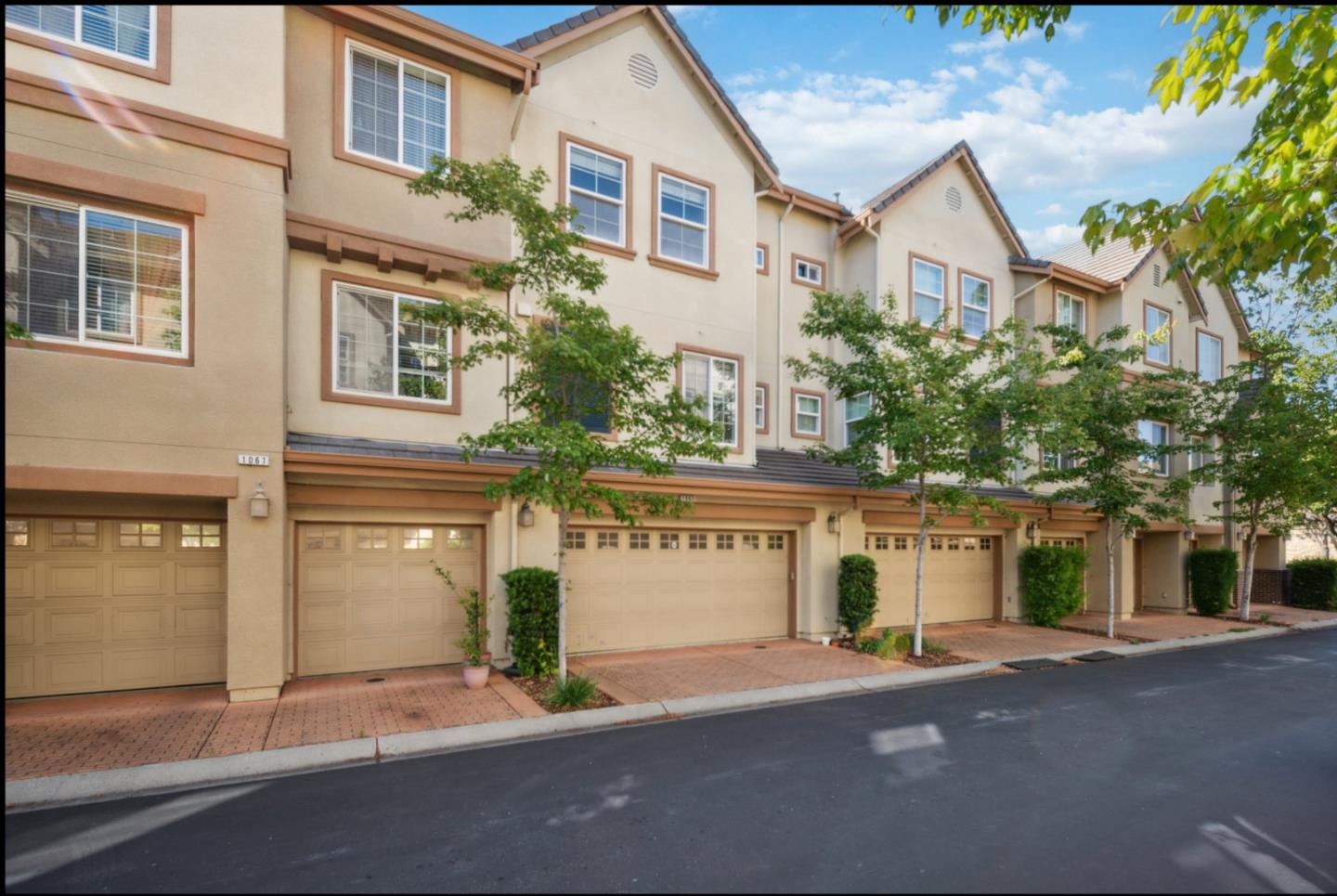 Detail Gallery Image 2 of 4 For 1059 Sapphire Ter, Union City,  CA 94587 - 2 Beds | 2/1 Baths