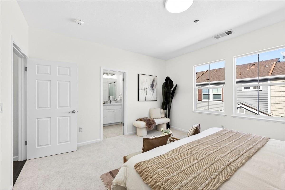 Detail Gallery Image 10 of 34 For 679 Pinnacles Ter, Sunnyvale,  CA 94085 - 3 Beds | 3 Baths