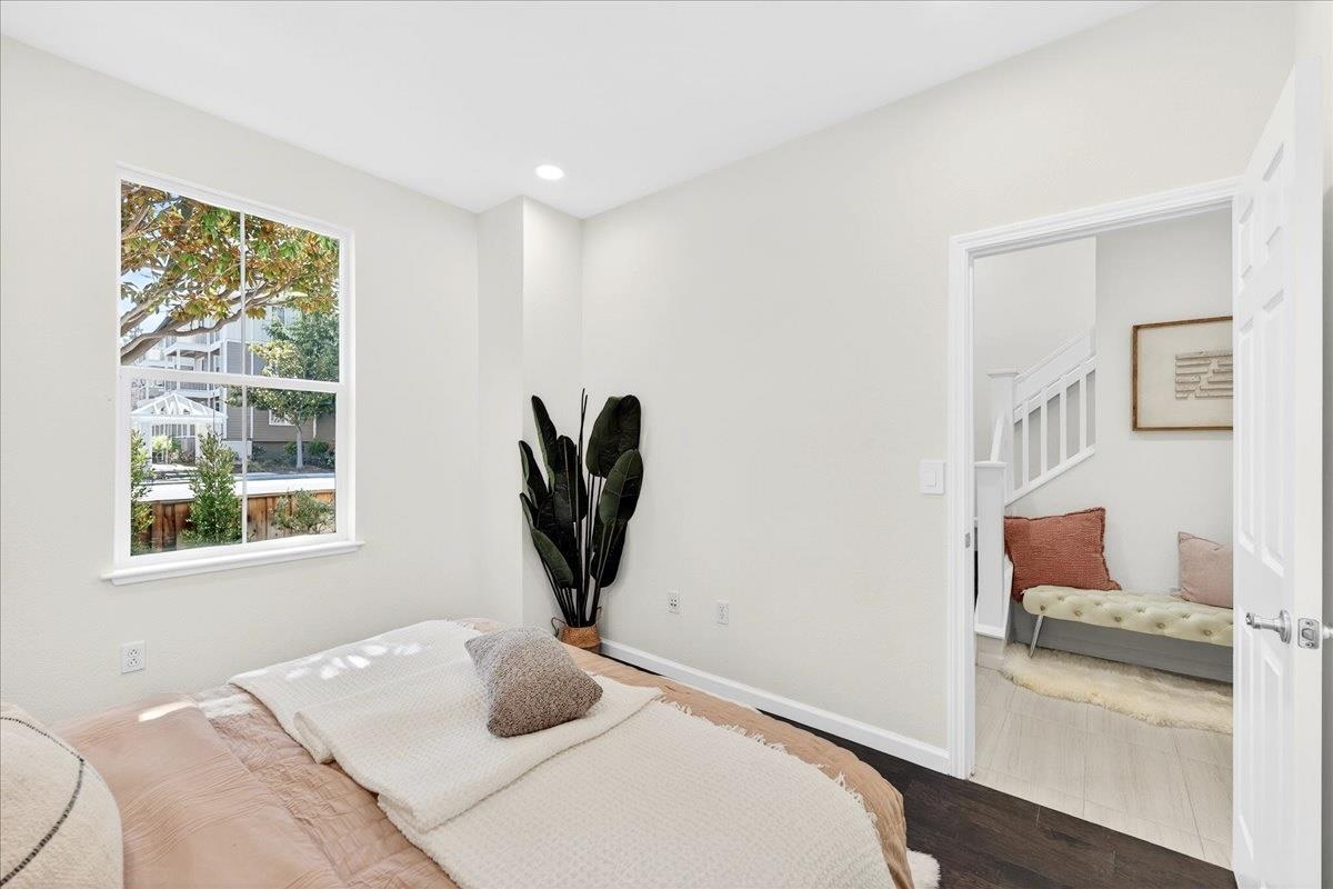 Detail Gallery Image 16 of 34 For 679 Pinnacles Ter, Sunnyvale,  CA 94085 - 3 Beds | 3 Baths