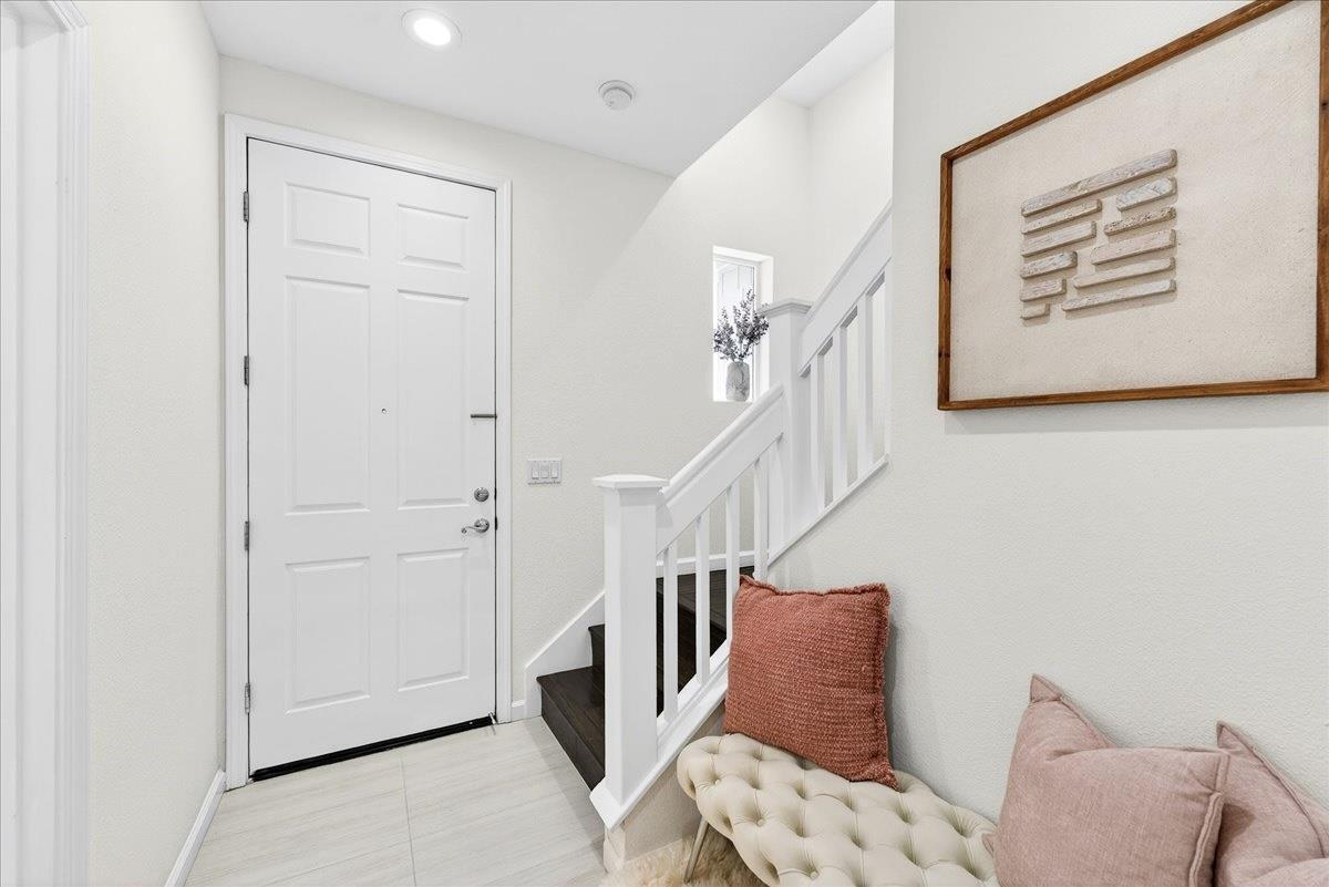 Detail Gallery Image 21 of 34 For 679 Pinnacles Ter, Sunnyvale,  CA 94085 - 3 Beds | 3 Baths