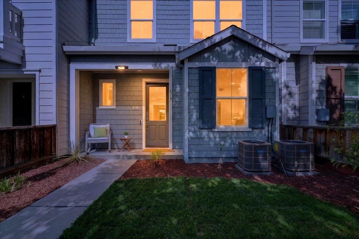 Detail Gallery Image 23 of 34 For 679 Pinnacles Ter, Sunnyvale,  CA 94085 - 3 Beds | 3 Baths