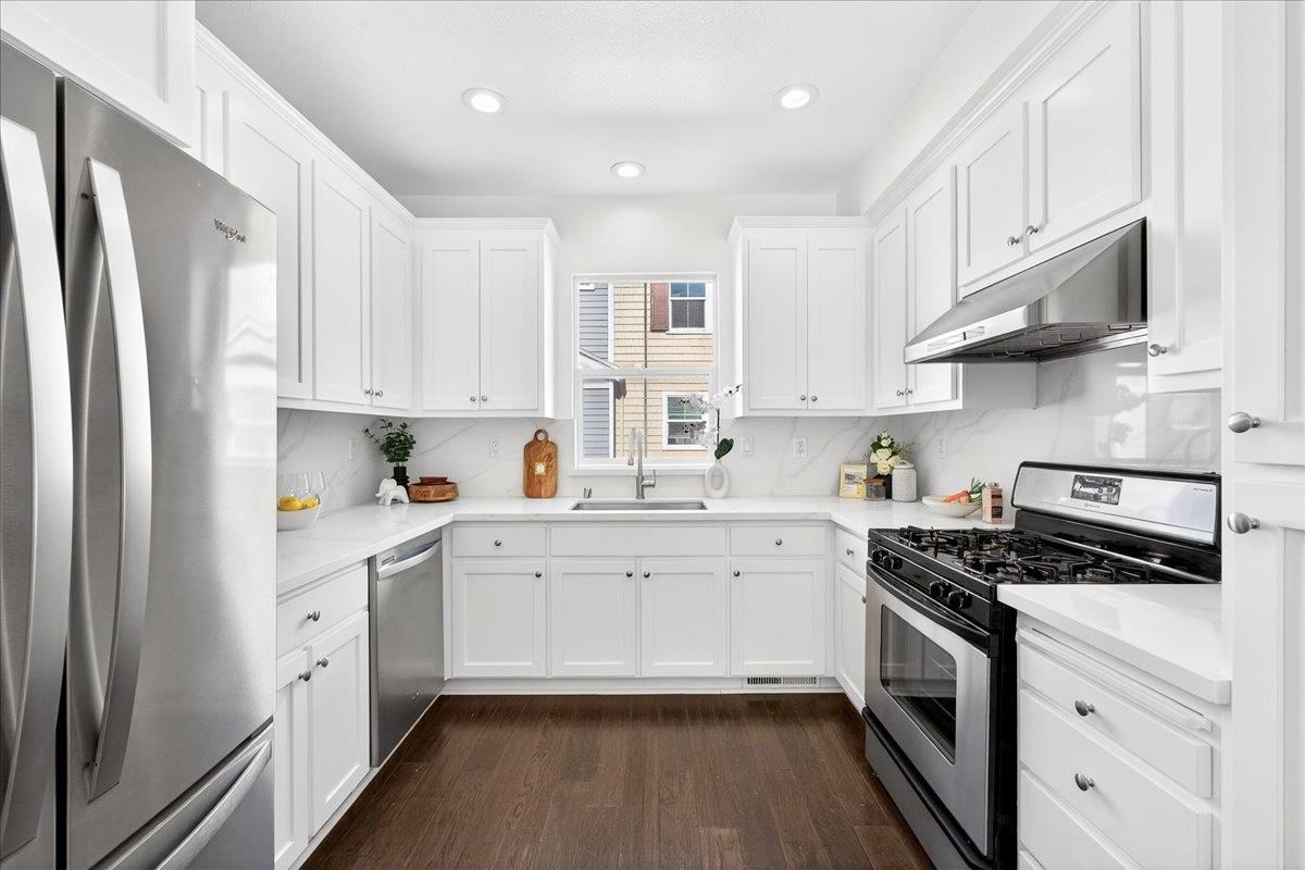 Detail Gallery Image 8 of 34 For 679 Pinnacles Ter, Sunnyvale,  CA 94085 - 3 Beds | 3 Baths