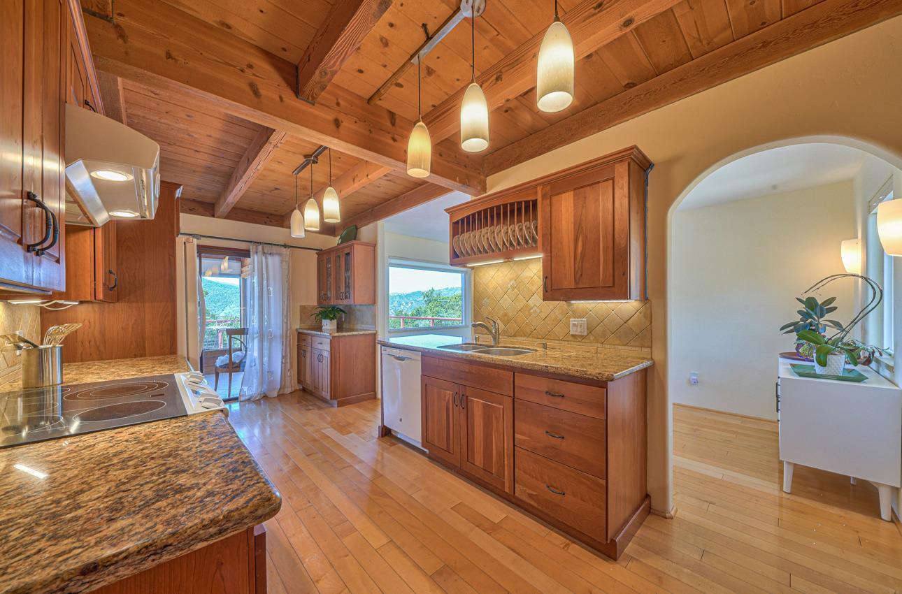 Detail Gallery Image 15 of 47 For 31485 via Las Rosas, Carmel Valley,  CA 93924 - 3 Beds | 2 Baths