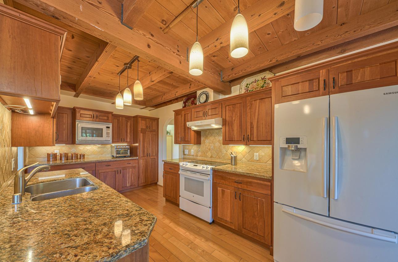 Detail Gallery Image 16 of 47 For 31485 via Las Rosas, Carmel Valley,  CA 93924 - 3 Beds | 2 Baths