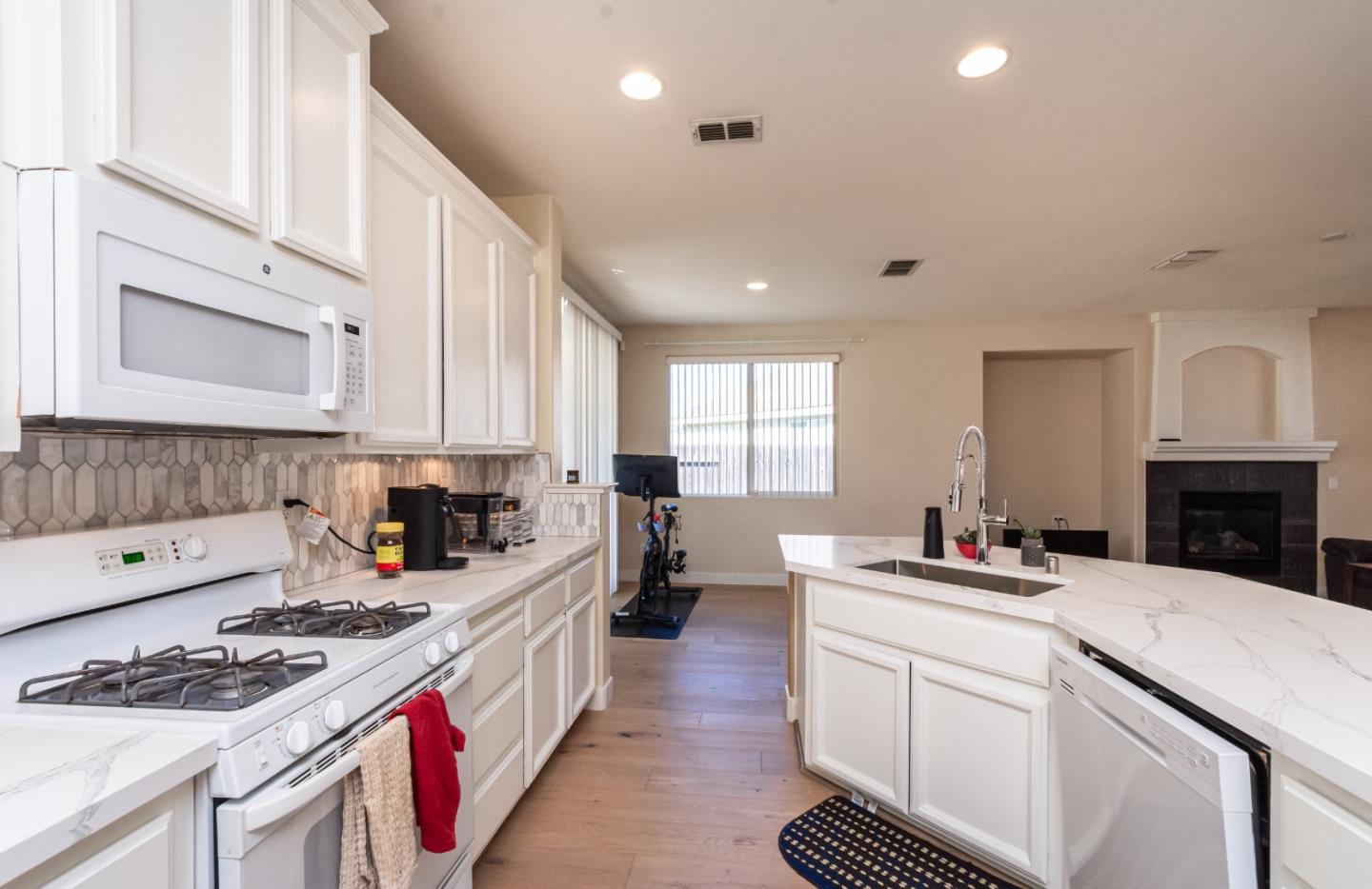 Detail Gallery Image 8 of 49 For 5020 Cleveland Bay Way, Elk Grove,  CA 95757 - 3 Beds | 2 Baths