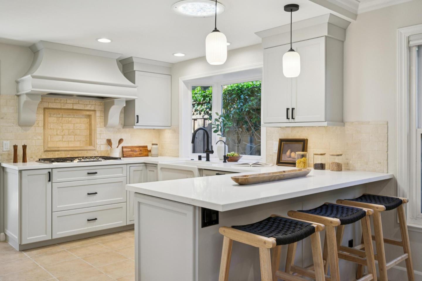 Detail Gallery Image 13 of 57 For 646 Oneida Dr, Sunnyvale,  CA 94087 - 4 Beds | 3 Baths