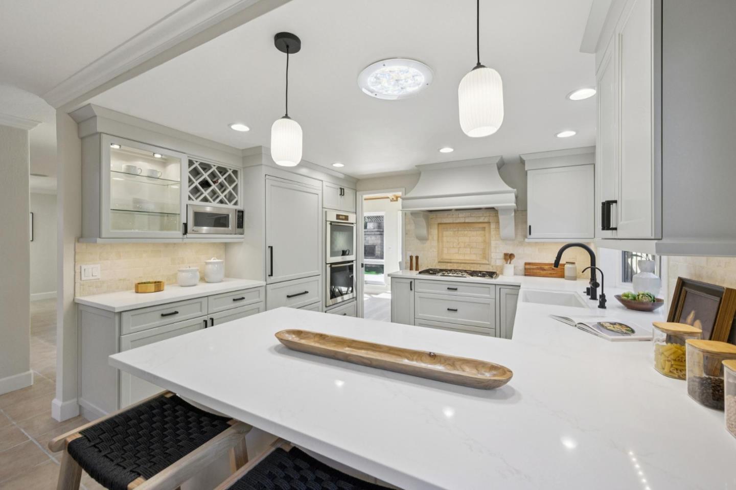 Detail Gallery Image 16 of 57 For 646 Oneida Dr, Sunnyvale,  CA 94087 - 4 Beds | 3 Baths