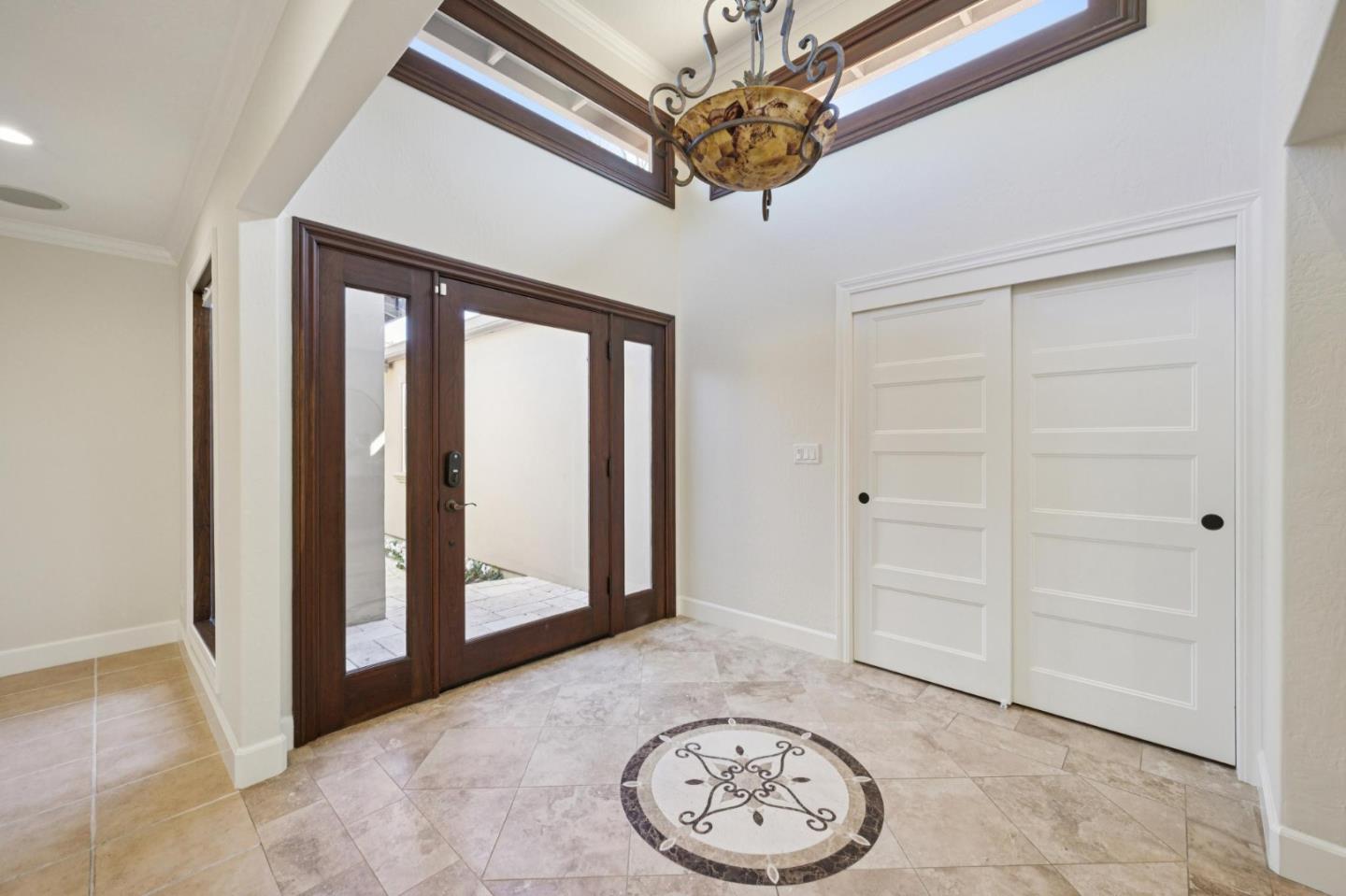 Detail Gallery Image 9 of 57 For 646 Oneida Dr, Sunnyvale,  CA 94087 - 4 Beds | 3 Baths