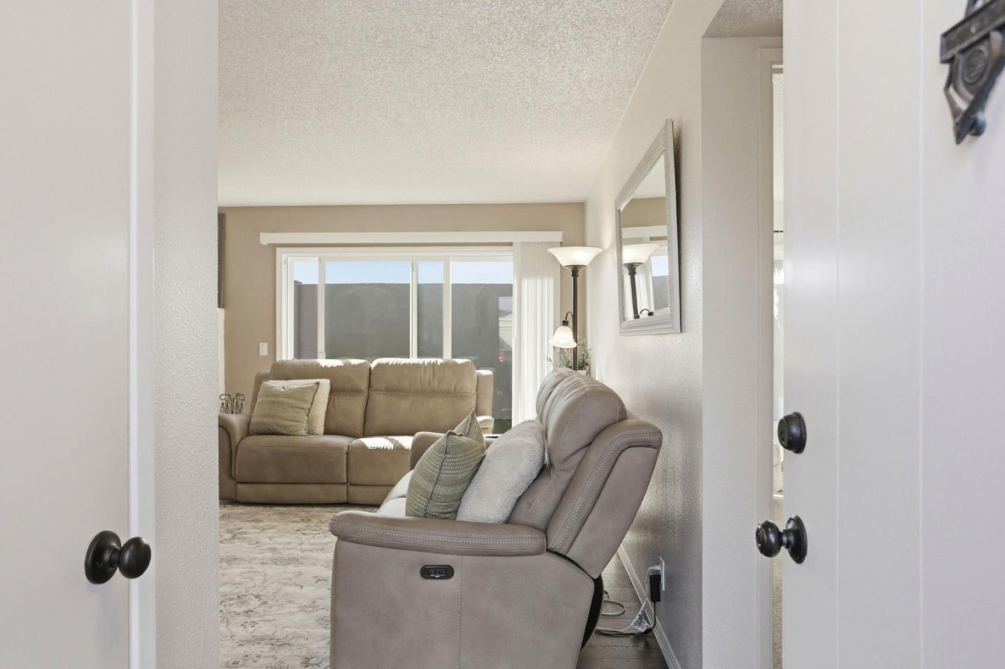 Detail Gallery Image 3 of 24 For 1075 Sherman Dr, Salinas,  CA 93907 - 3 Beds | 2 Baths