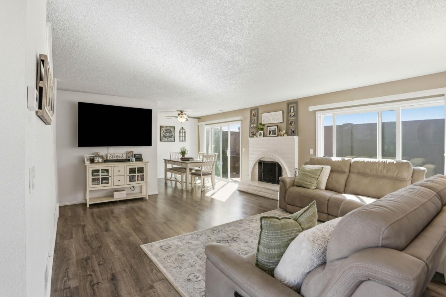 Detail Gallery Image 4 of 24 For 1075 Sherman Dr, Salinas,  CA 93907 - 3 Beds | 2 Baths