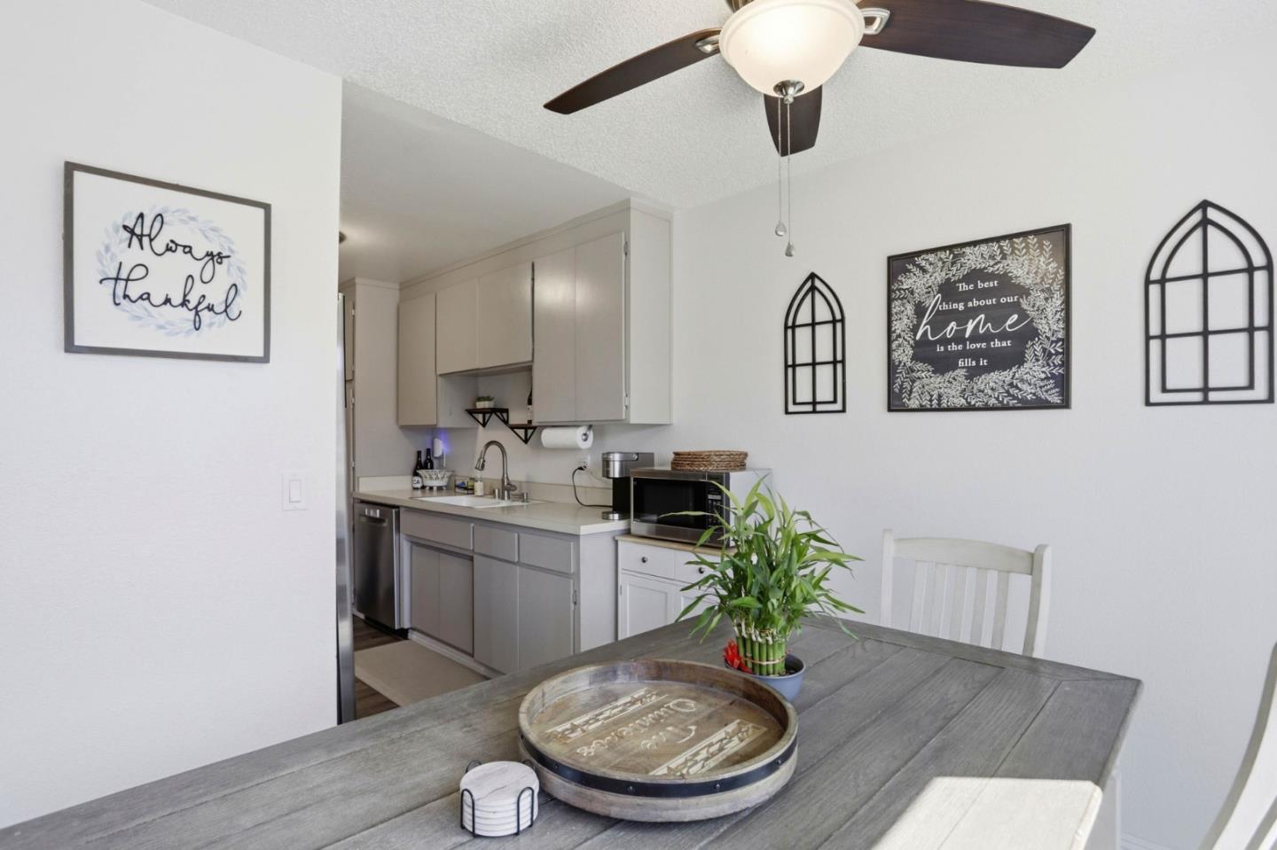 Detail Gallery Image 7 of 24 For 1075 Sherman Dr, Salinas,  CA 93907 - 3 Beds | 2 Baths