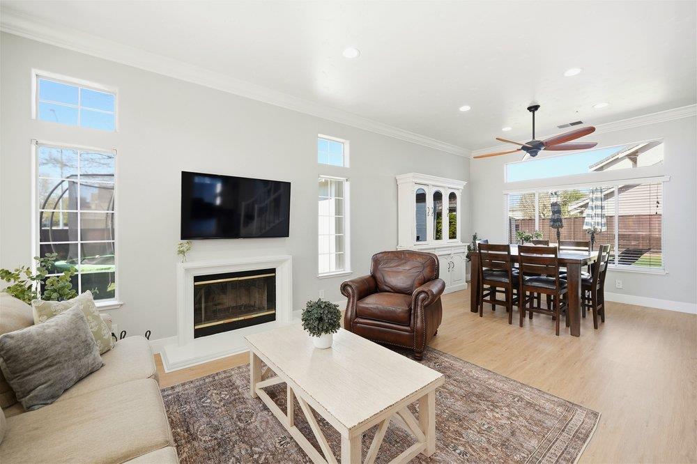 Detail Gallery Image 8 of 40 For 705 Barrett Ave, Morgan Hill,  CA 95037 - 4 Beds | 3 Baths