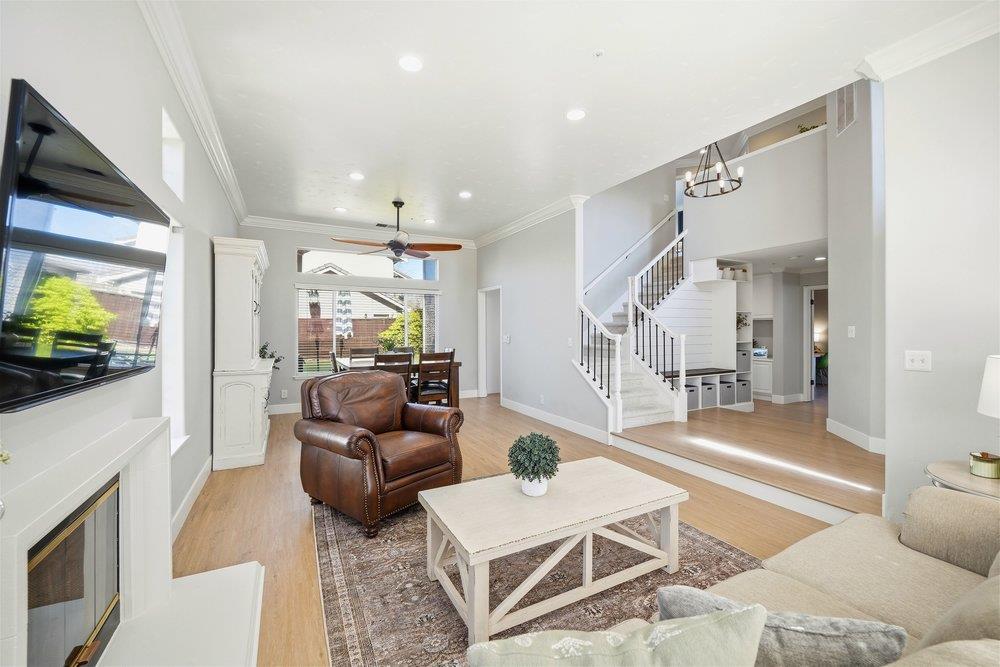 Detail Gallery Image 7 of 40 For 705 Barrett Ave, Morgan Hill,  CA 95037 - 4 Beds | 3 Baths