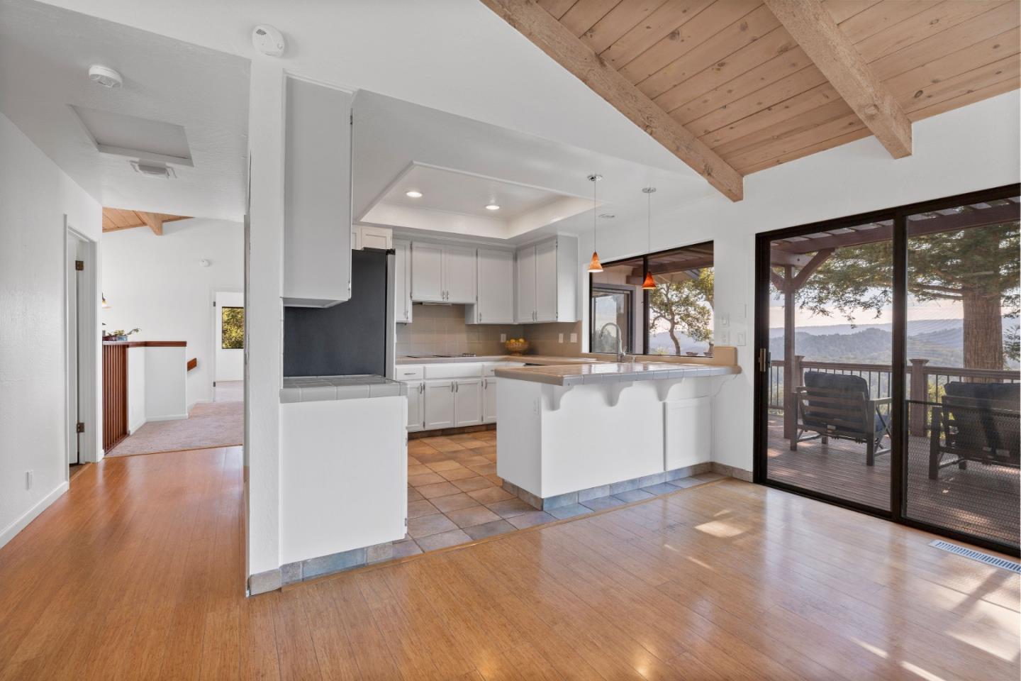 Detail Gallery Image 10 of 21 For 25435 Hutchinson Rd, Los Gatos,  CA 95033 - 4 Beds | 3 Baths