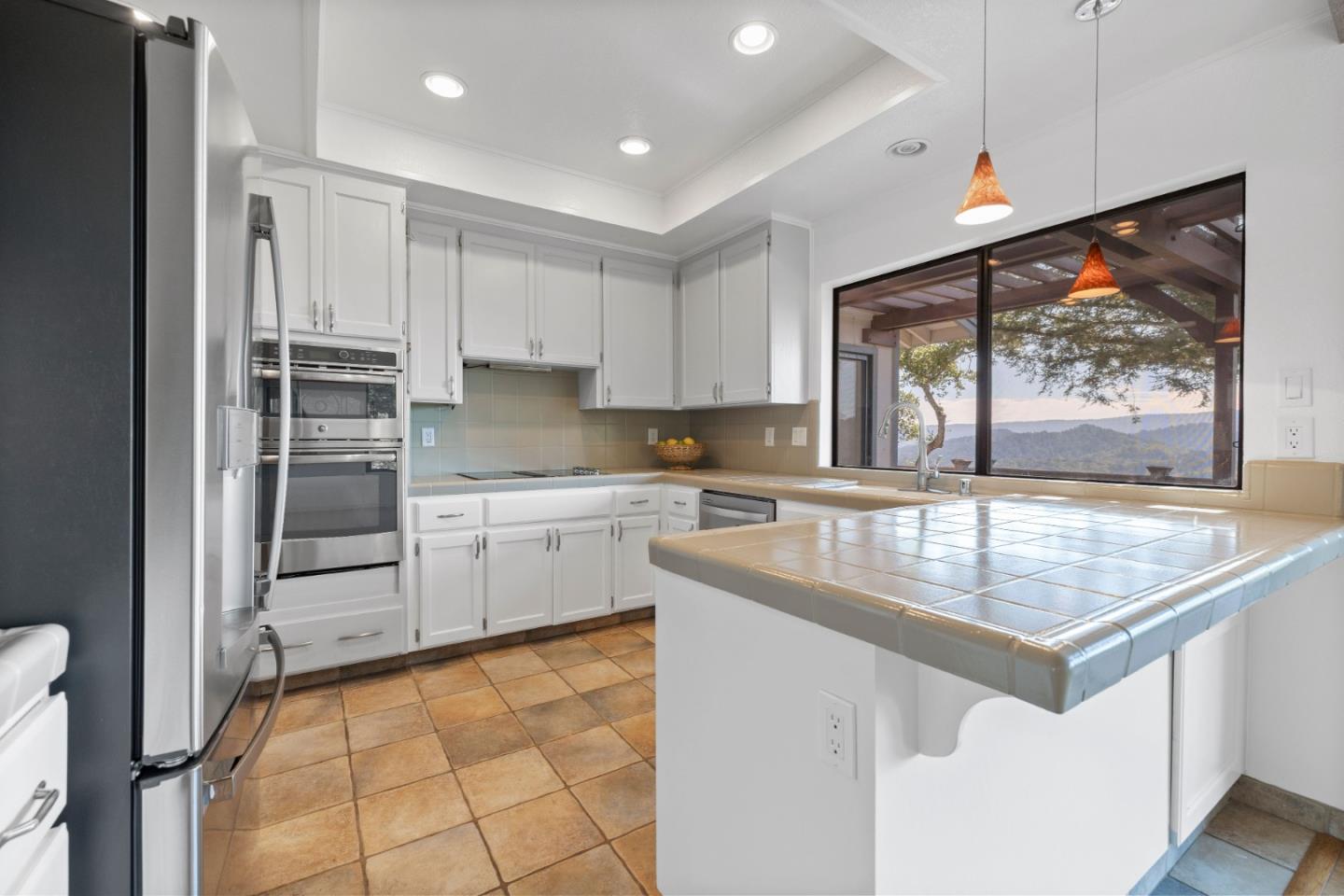 Detail Gallery Image 11 of 21 For 25435 Hutchinson Rd, Los Gatos,  CA 95033 - 4 Beds | 3 Baths