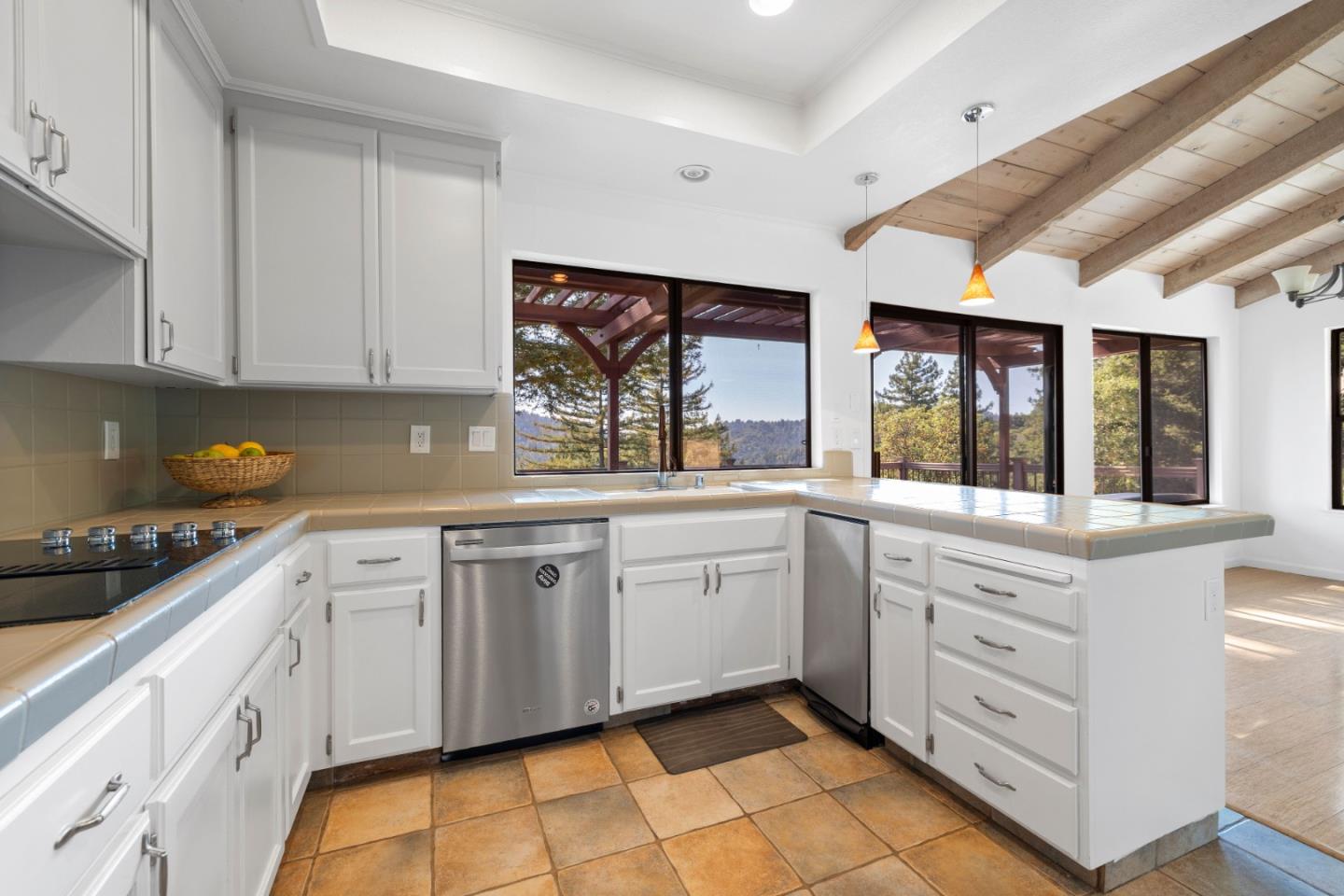 Detail Gallery Image 13 of 21 For 25435 Hutchinson Rd, Los Gatos,  CA 95033 - 4 Beds | 3 Baths