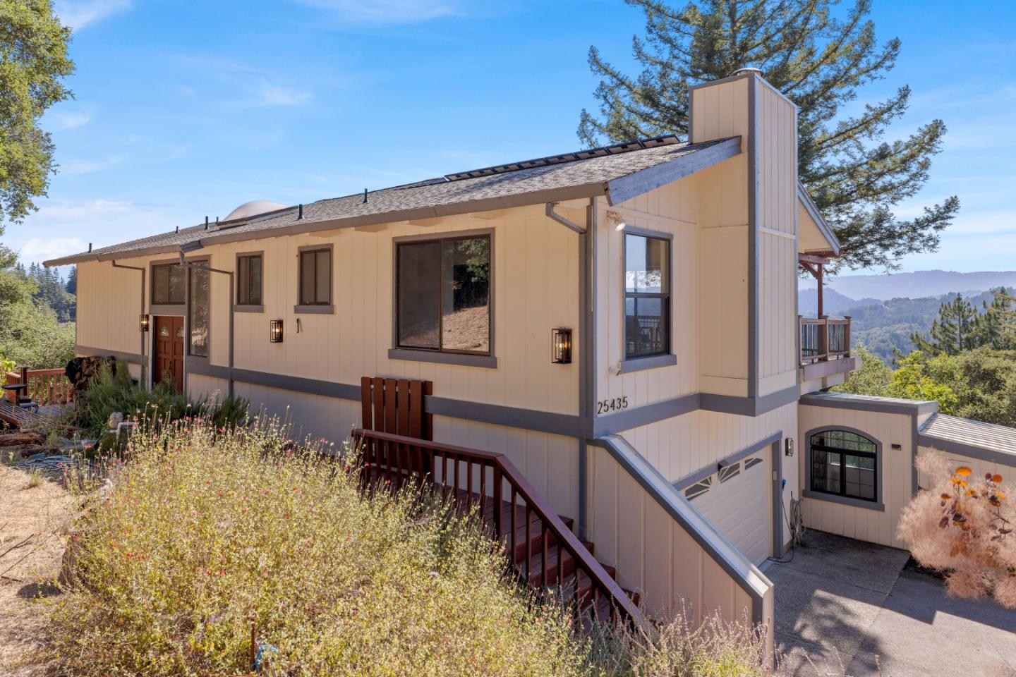 Detail Gallery Image 3 of 21 For 25435 Hutchinson Rd, Los Gatos,  CA 95033 - 4 Beds | 3 Baths