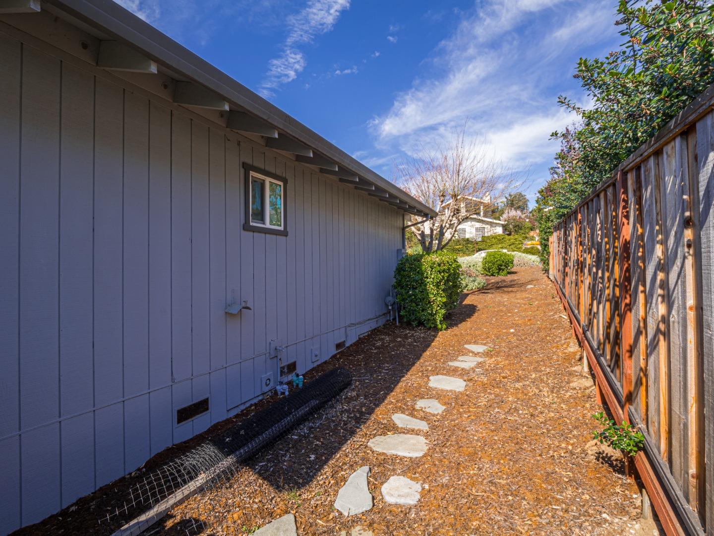 Detail Gallery Image 11 of 49 For 640 Saint Andrews Dr, Aptos,  CA 95003 - 3 Beds | 2 Baths