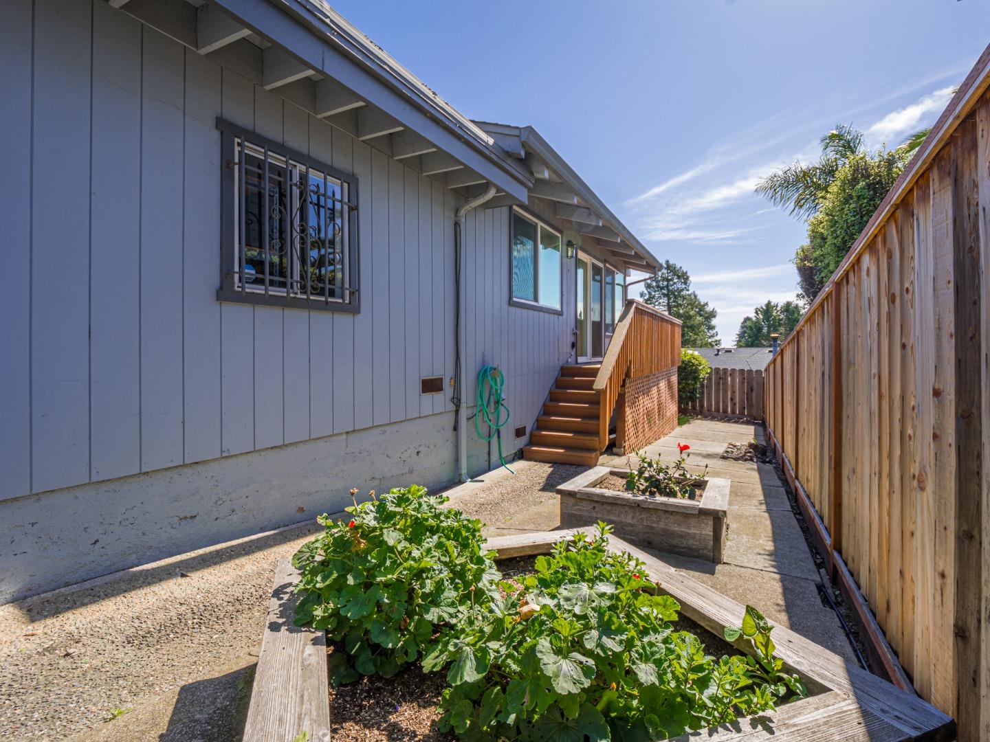 Detail Gallery Image 6 of 49 For 640 Saint Andrews Dr, Aptos,  CA 95003 - 3 Beds | 2 Baths