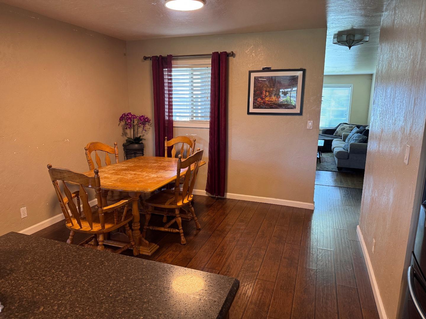 Detail Gallery Image 4 of 12 For 710 Campus Ave, Salinas,  CA 93901 - 4 Beds | 2 Baths