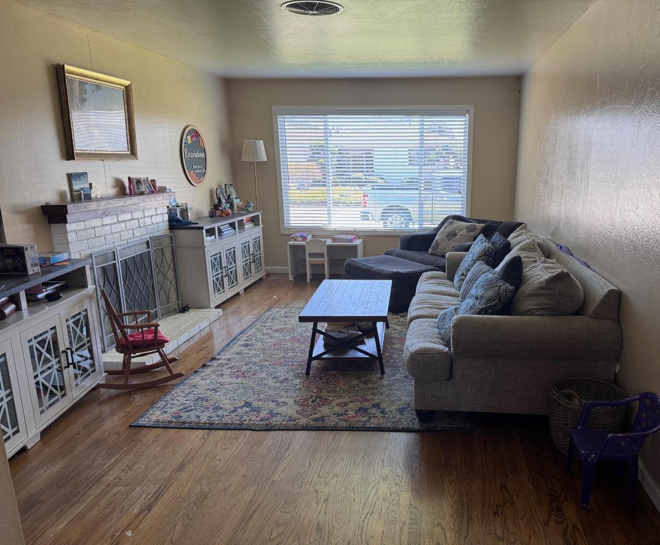 Detail Gallery Image 5 of 12 For 710 Campus Ave, Salinas,  CA 93901 - 4 Beds | 2 Baths