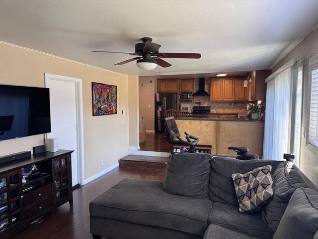 Detail Gallery Image 7 of 12 For 710 Campus Ave, Salinas,  CA 93901 - 4 Beds | 2 Baths