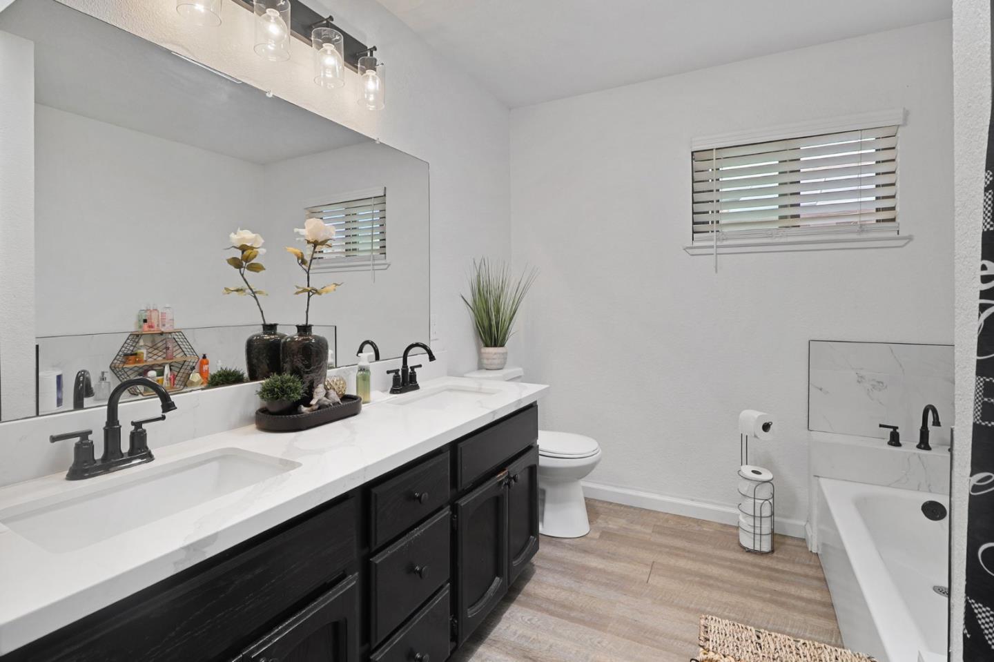 Detail Gallery Image 14 of 23 For 841 Calais Dr, Hollister,  CA 95023 - 4 Beds | 2/1 Baths