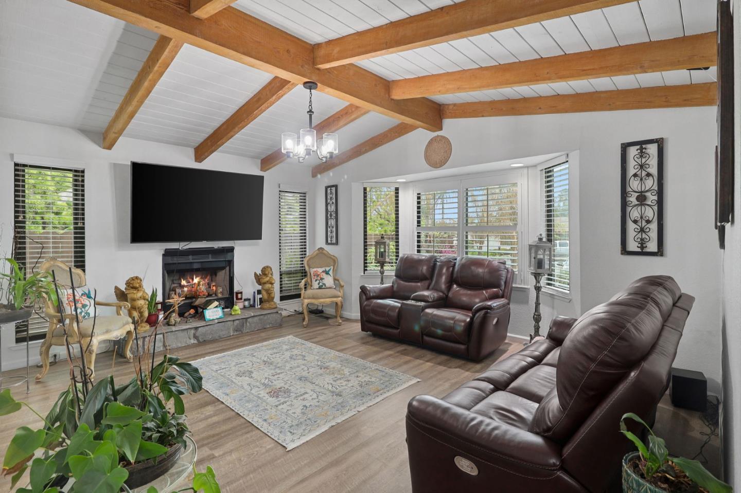 Detail Gallery Image 3 of 23 For 841 Calais Dr, Hollister,  CA 95023 - 4 Beds | 2/1 Baths