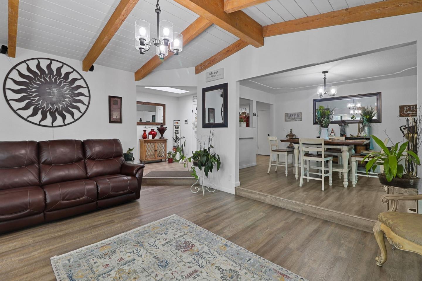 Detail Gallery Image 4 of 23 For 841 Calais Dr, Hollister,  CA 95023 - 4 Beds | 2/1 Baths