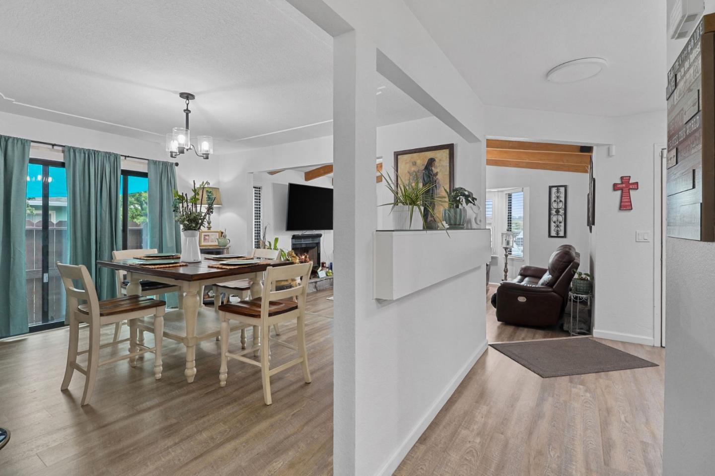 Detail Gallery Image 9 of 23 For 841 Calais Dr, Hollister,  CA 95023 - 4 Beds | 2/1 Baths