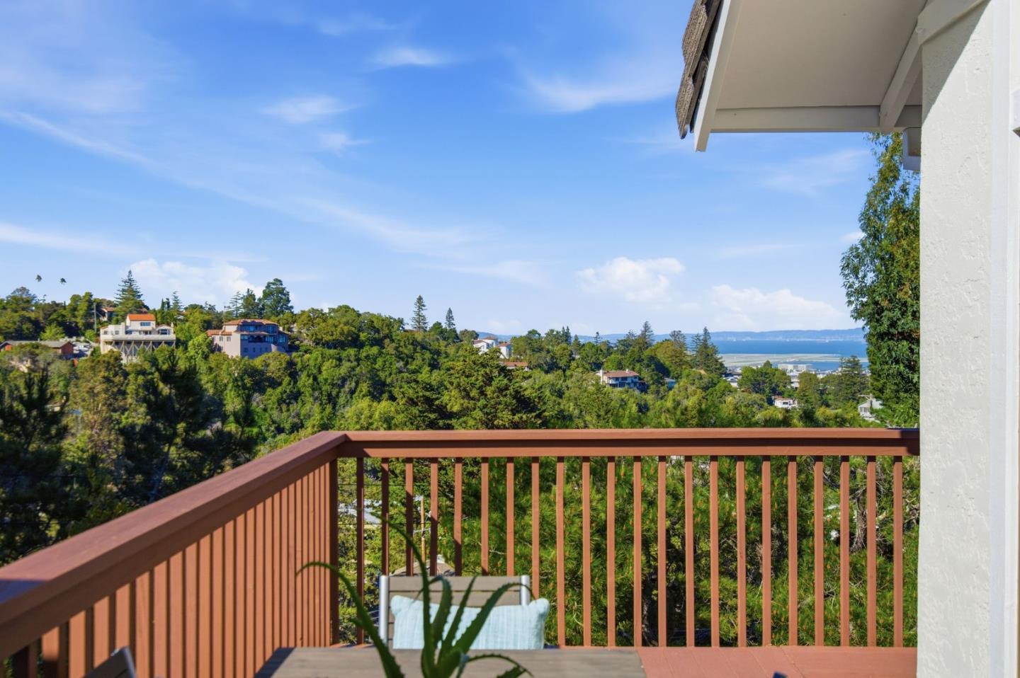 Detail Gallery Image 25 of 87 For 2734 Summit Dr, Burlingame,  CA 94010 - 3 Beds | 3 Baths