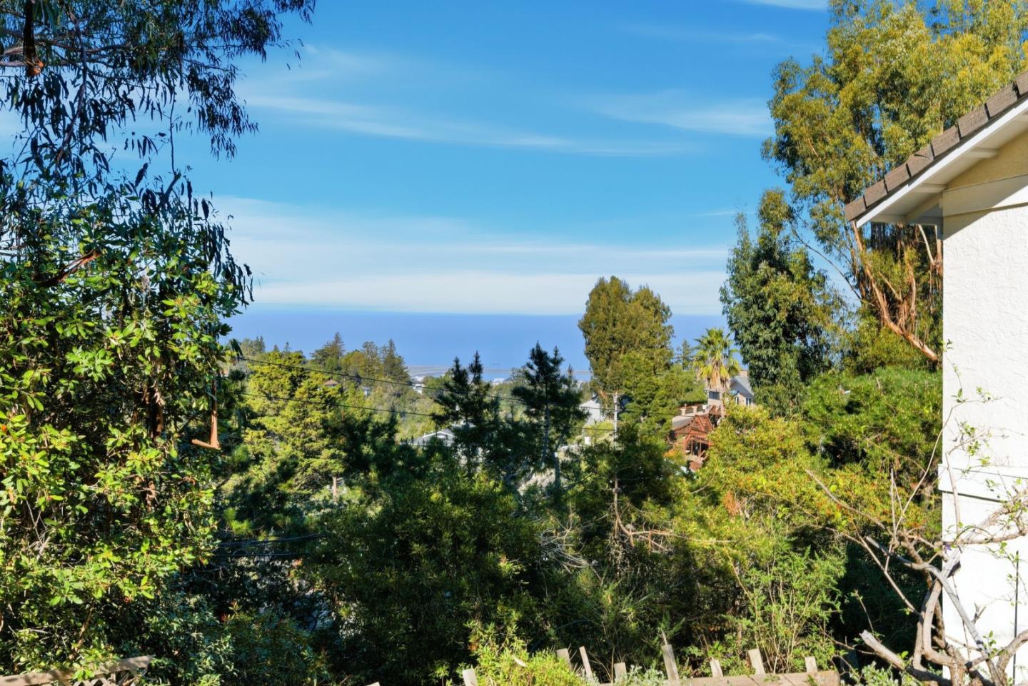 Detail Gallery Image 7 of 87 For 2734 Summit Dr, Burlingame,  CA 94010 - 3 Beds | 3 Baths