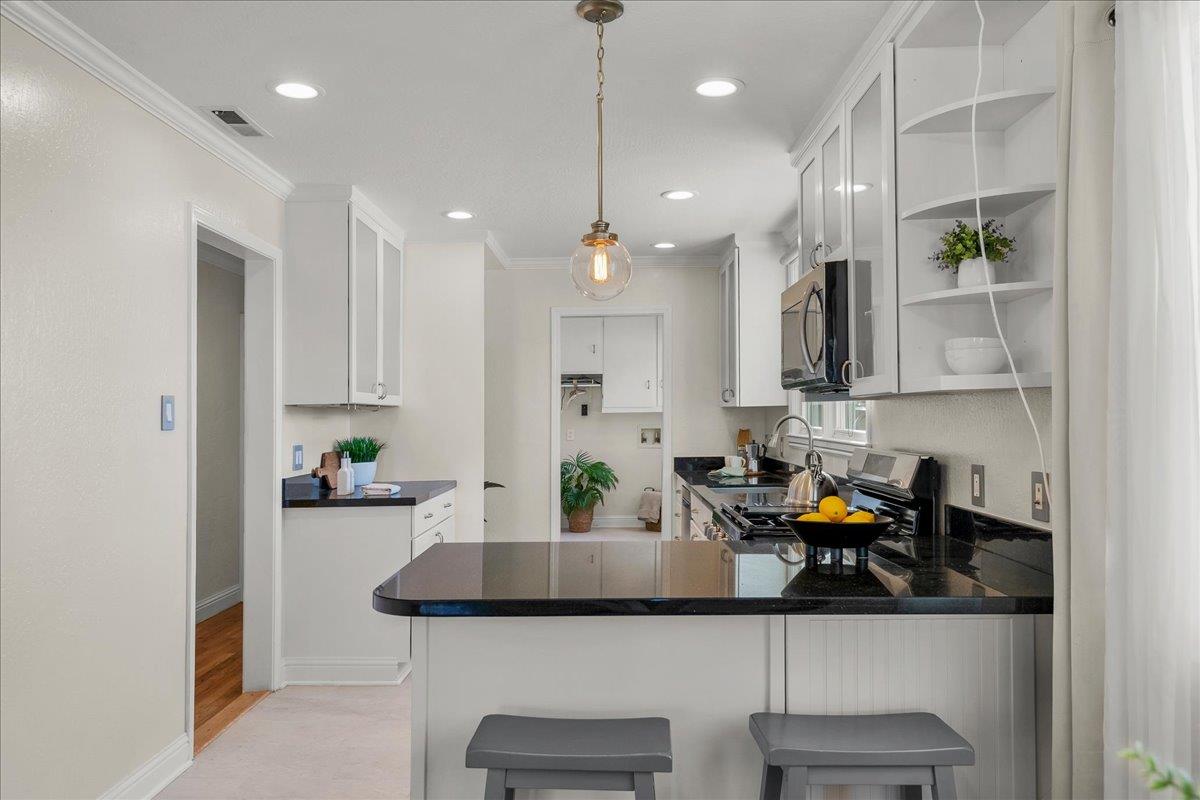 Detail Gallery Image 10 of 27 For 1105 Oak Ave, Redwood City,  CA 94061 - 2 Beds | 1 Baths